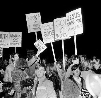 Protes terhadap the Beatles di AS (Foto: bt.com)